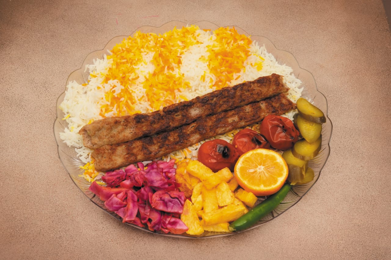 چلو کباب کوبیده دو سیخه