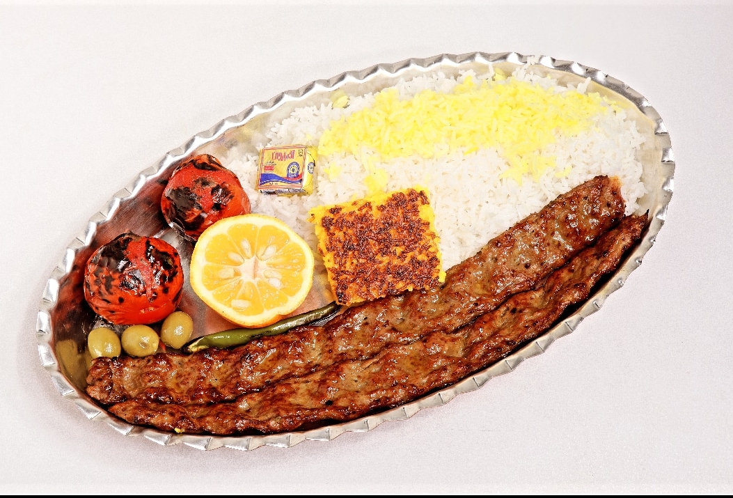 چلو کباب کوبیده (دو سیخ)