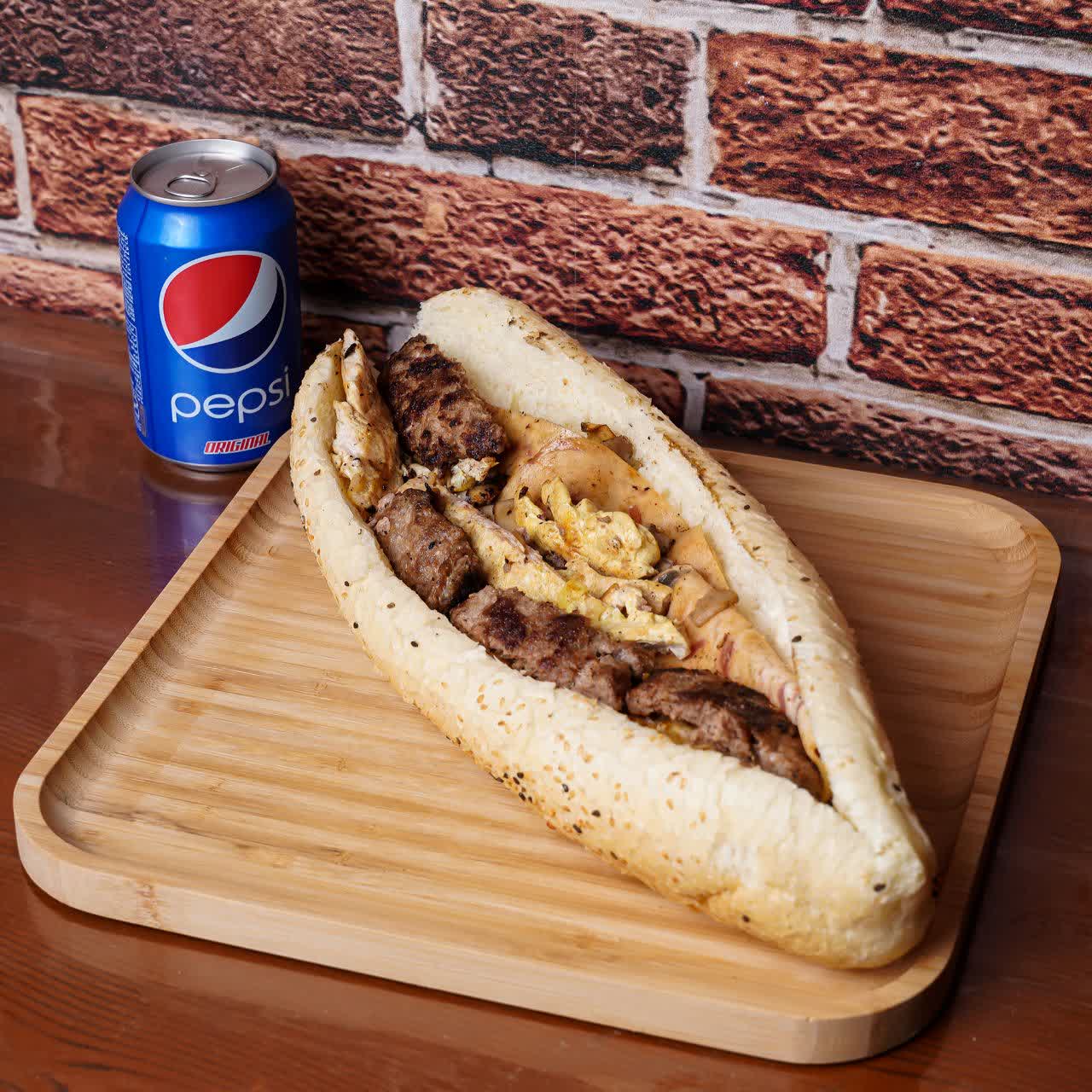 رویال برگر (برگر +ژامبون+قارچ وپنیر)