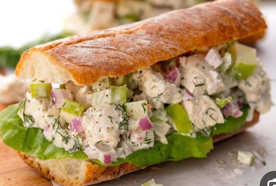 ساندویچ سالاد الویه 