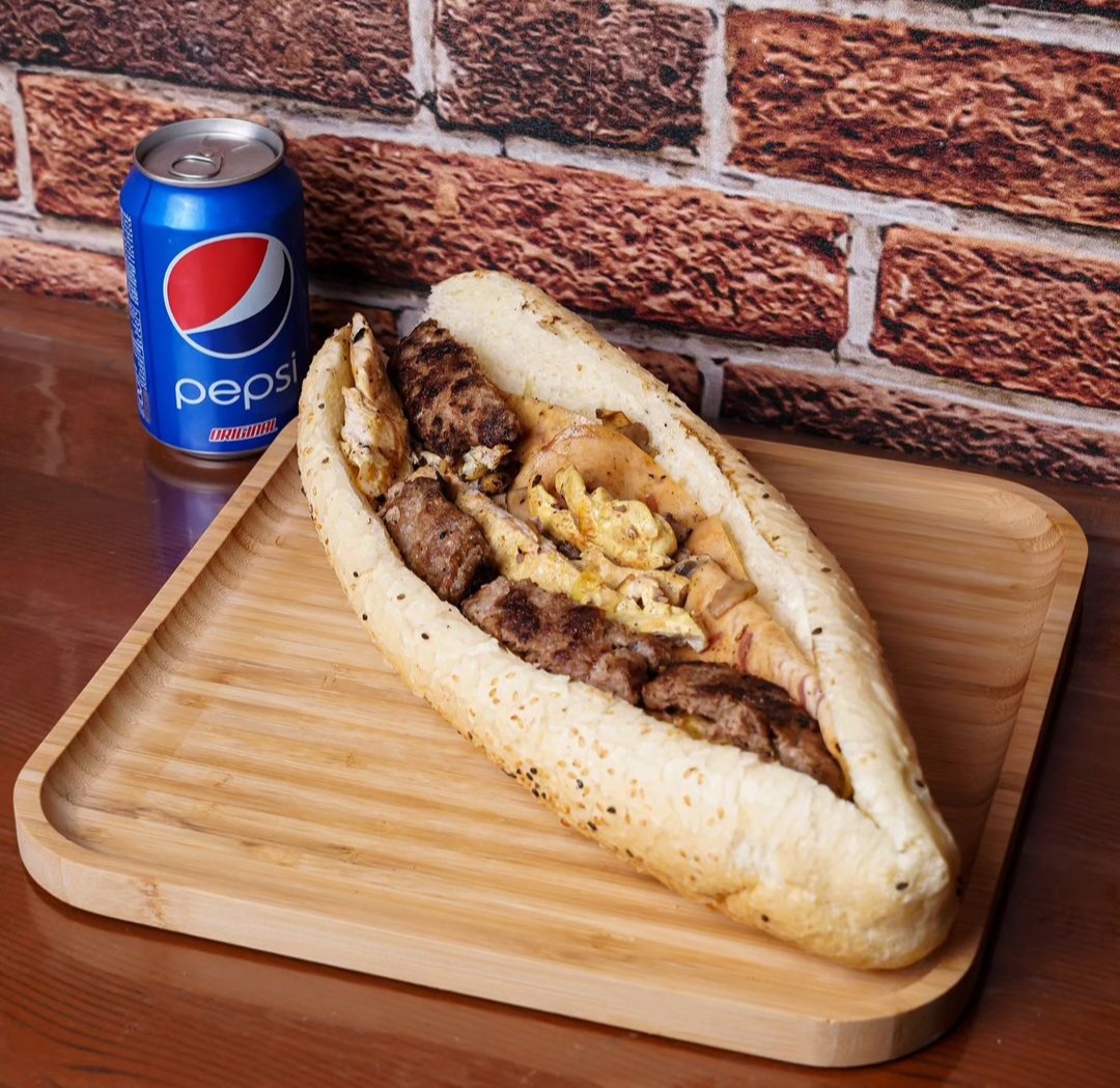 زاپاتا(فیله+برگر+ژامبون+قارچ وپنیر)