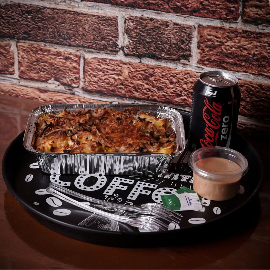 سیب ویژه ونوس (سیب سرخ شده+ژامبون گوشت ومرغ+قارچ وپنیر+ذرت+سس مخصوص)