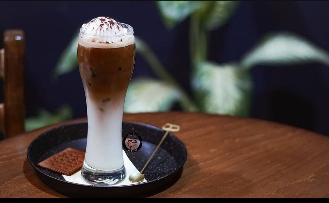 آیس کافی هیچ  (اسپرسو-یخ – شیر– بستنی-کارامل)