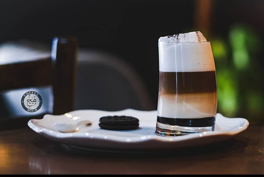 موکا (‌شکلات داغ - اسپرسو - شیر - فوم شیر )